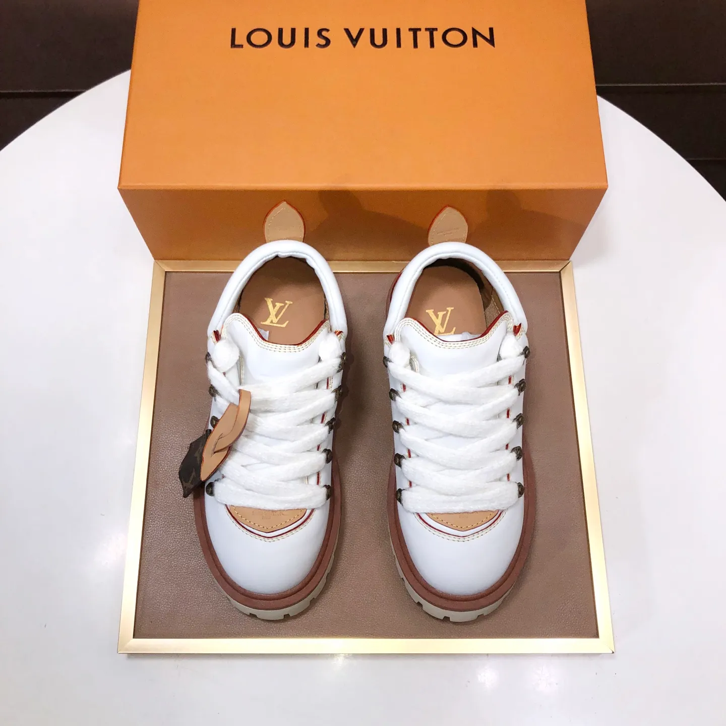 Men's shoes 💰660💰 LV Louis Vuitton 2025 autumn and winter new couple's new style, the original version is developed one to one, retro fashion, handsome and cool mountaineering derby shoes are out of stock 👍 💎 Material: imported first-layer cowhide 💎 Lining: imported lambskin 💎 Outsole: original molded TR non-slip sole 💎 Bottom height: 3.5cm 💎 Shoe size: 35-45 for both men and women